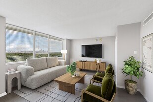 Skyline at Kessler in Dallas, TX - Building Photo