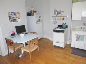 145 Orchard St, Unit 1 in Somerville, MA - Foto de edificio - Building Photo