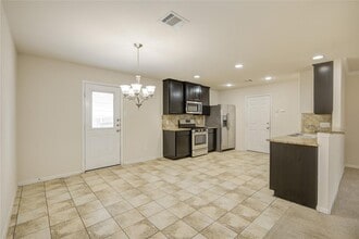 2111 Denridge Dr in Houston, TX - Building Photo - Building Photo