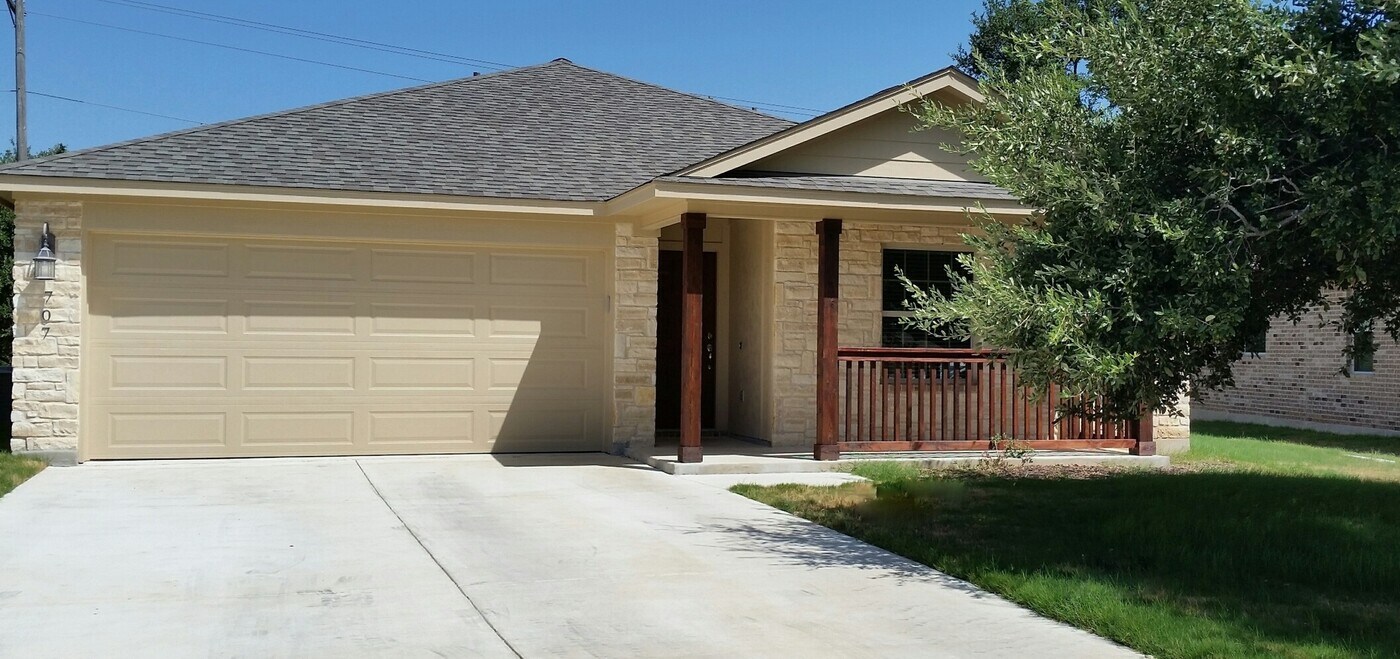 707 Algerita Dr in Georgetown, TX - Building Photo