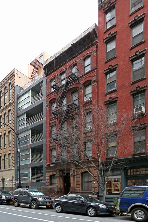 331 W 16th St in New York, NY - Building Photo