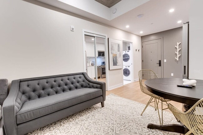 742 Rue William