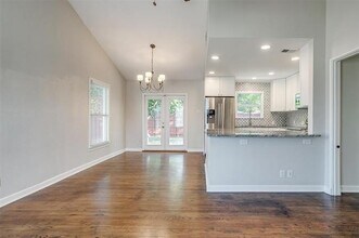 4231 S Cresthaven Rd in Dallas, TX - Building Photo - Building Photo