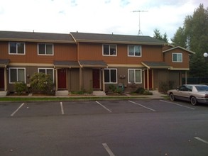 Brentwood Apartments in Mountlake Terrace, WA - Building Photo - Building Photo