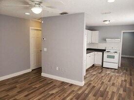 1211 62nd Ave E in Bradenton, FL - Building Photo