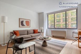 535 W 23rd St in New York, NY - Building Photo