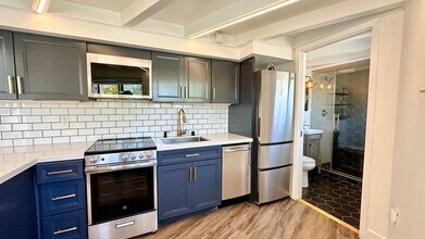 6029 Market St in Oakland, CA - Building Photo - Building Photo