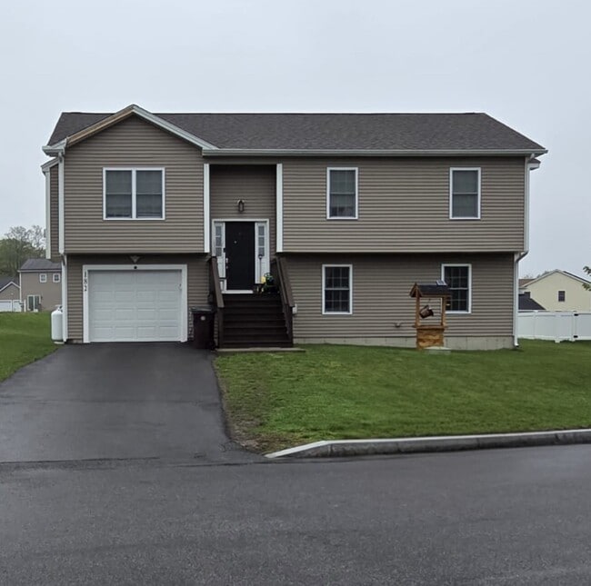 182 Danielle Dr in Woonsocket, RI - Building Photo - Building Photo