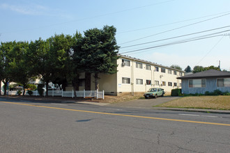 Terrace Court Apartments in Portland, OR - Building Photo - Building Photo