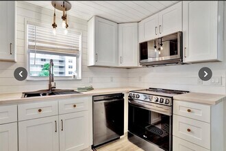 1050 Hillsboro Mile, Unit 305W in Hillsboro Beach, FL - Building Photo - Building Photo