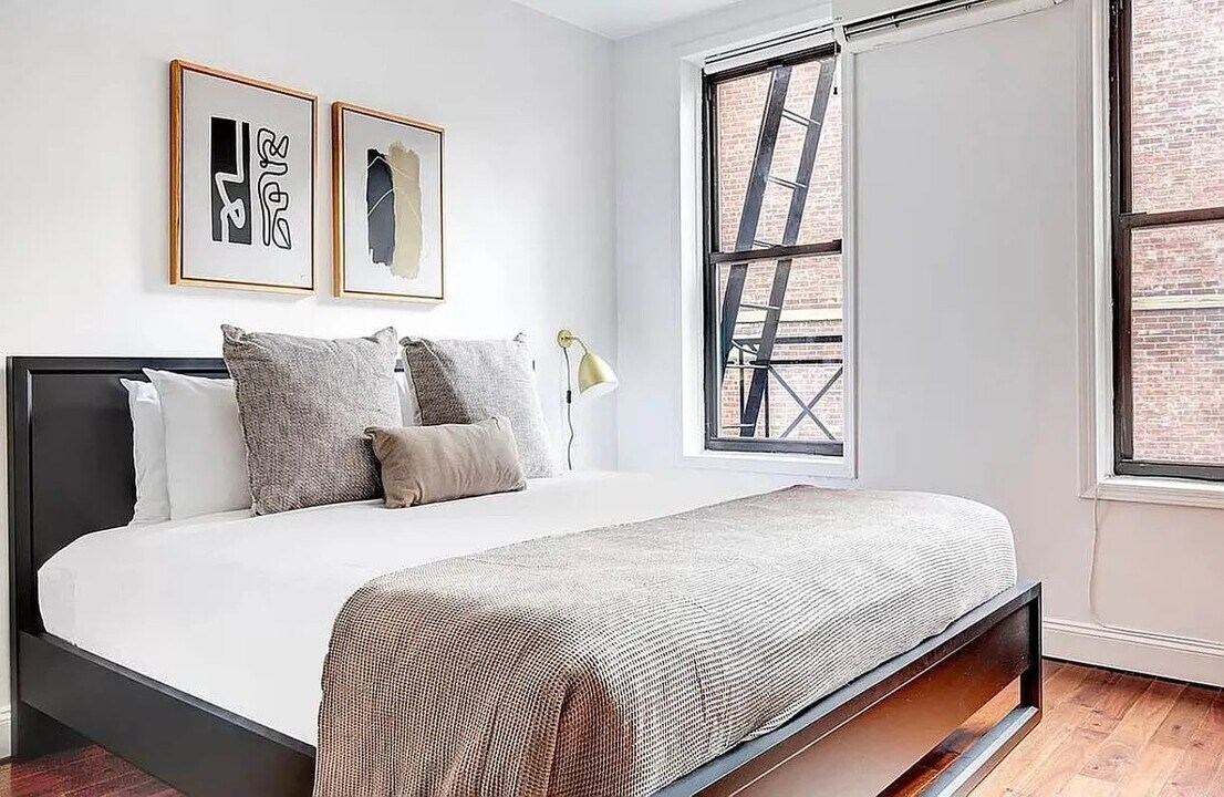 661 Washington St in New York, NY - Building Photo