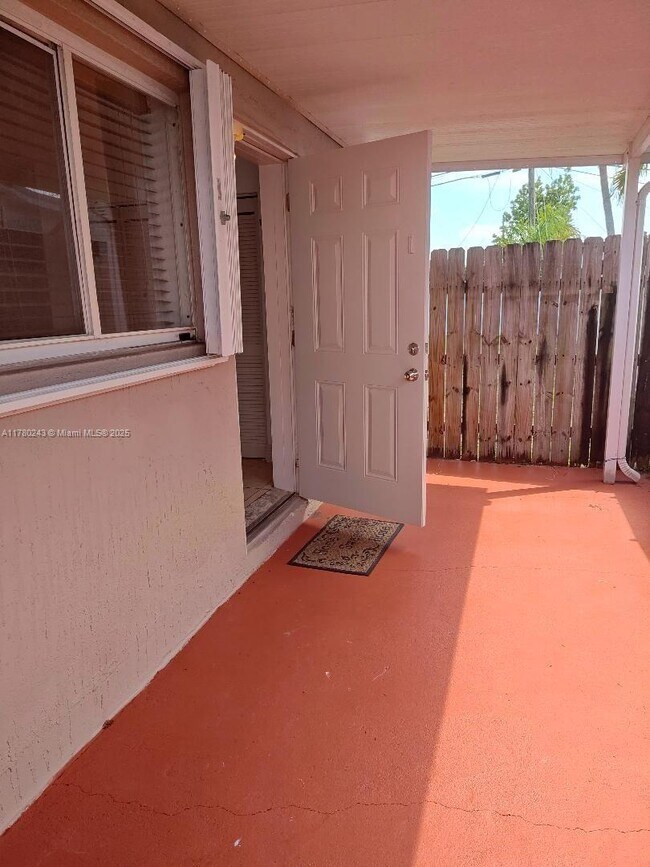 1384 W 80th St in Hialeah, FL - Building Photo - Building Photo