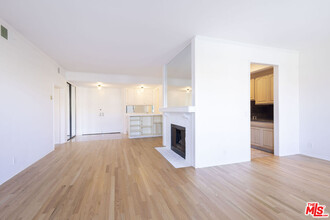 5100 Vía Dolce in Marina Del Rey, CA - Building Photo - Building Photo