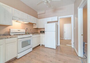 1144 W 68th St in Chicago, IL - Building Photo - Building Photo