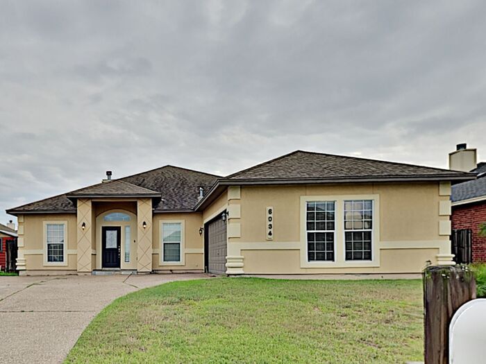 6034 Bobtail Dr in Corpus Christi, TX - Building Photo