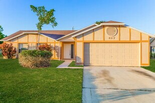 427 SE 18th St in Cape Coral, FL - Building Photo