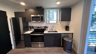 Sienna Apartments in Seattle, WA - Building Photo - Primary Photo