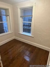 4 Garden Ct St, Unit 2B in Boston, MA - Building Photo - Building Photo