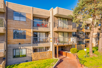 The Louise Court Apartments in Vancouver, BC - Building Photo - Building Photo