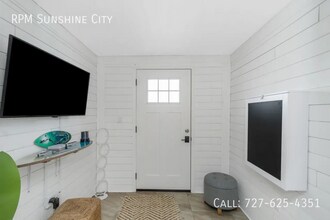1500 Clearwater Largo Rd in Largo, FL - Building Photo - Building Photo