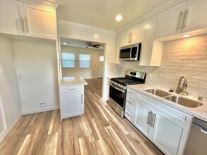 15704 Mansel Ave in Lawndale, CA - Foto de edificio - Building Photo