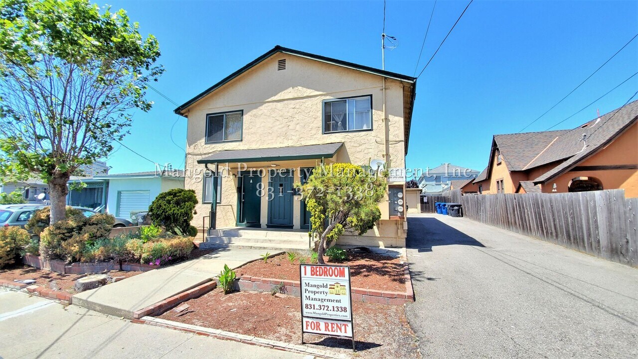 433 Hamilton Ave in Seaside, CA - Building Photo