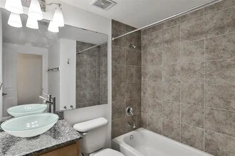 5630 Pershing Ave, Unit 25 in St. Louis, MO - Building Photo - Building Photo