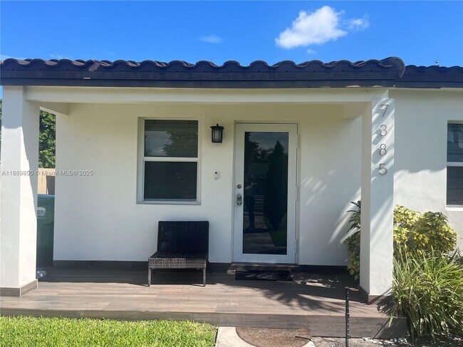 7385 SW 38th St in Miami, FL - Building Photo - Building Photo