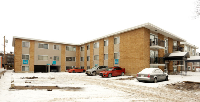 Oliver 3 Apartments in Edmonton, AB - Building Photo - Building Photo