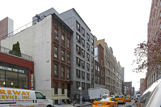 424 W 55th St in New York, NY - Building Photo - Building Photo