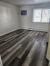 7715 Woodward Ave in Woodridge, IL - Building Photo - Building Photo