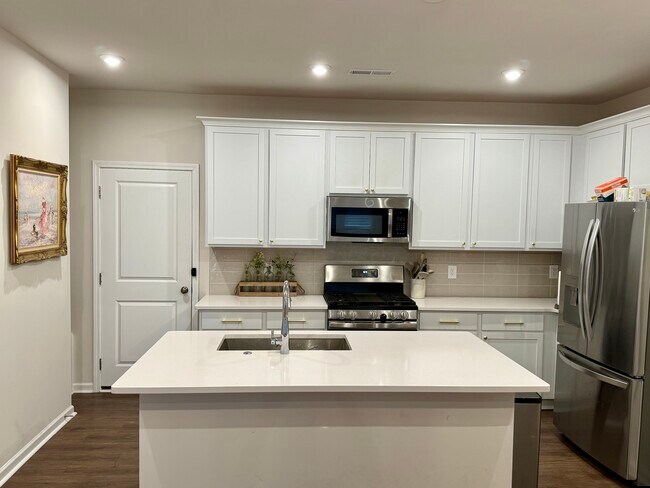 915 Kinsey Aly in Charlotte, NC - Building Photo - Building Photo
