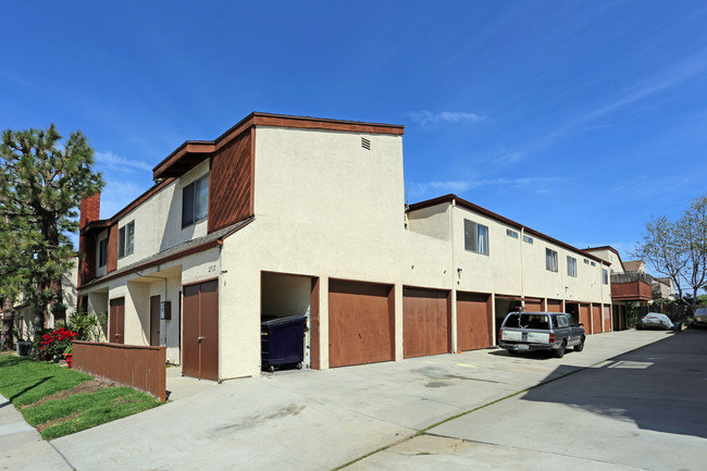 2512 England St in Huntington Beach, CA - Building Photo - Building Photo