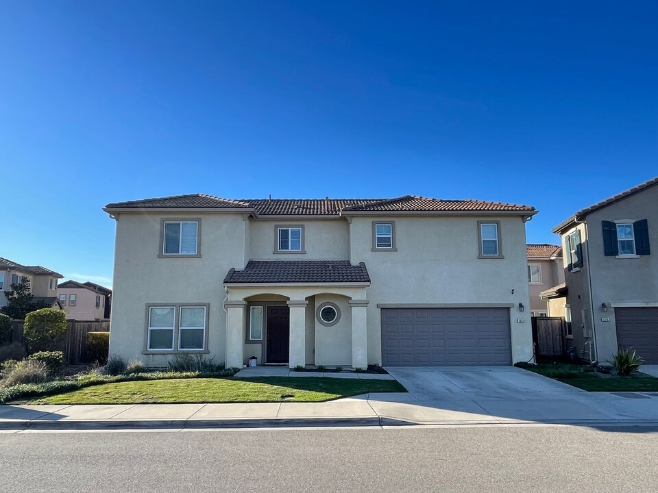 1321 Briar Creek Way in Lompoc, CA - Building Photo