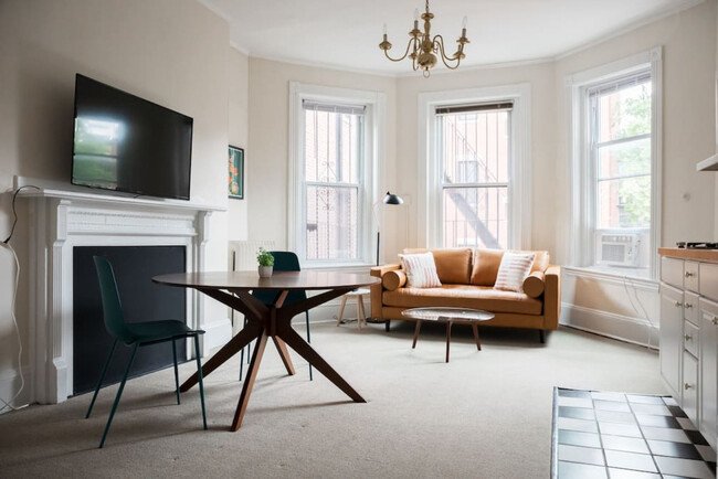 301 Newbury St in Boston, MA - Building Photo - Building Photo