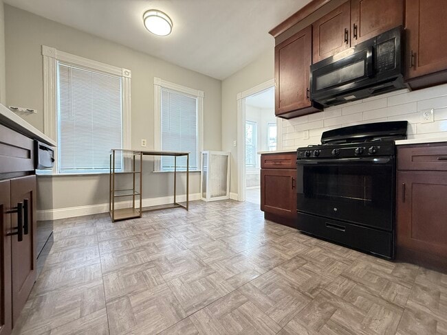 58 Antwerp St, Unit 1 in Boston, MA - Building Photo - Building Photo