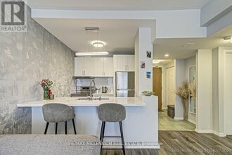 3 Hickory Tree Rd in Toronto, ON - Building Photo - Building Photo