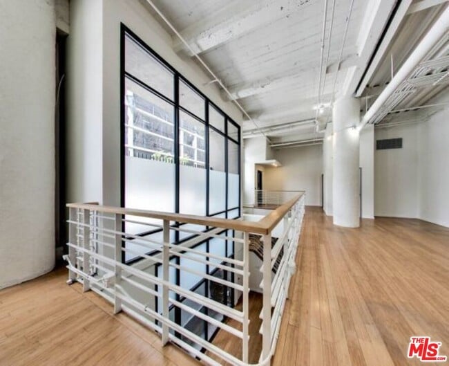 330 W 11th St in Los Angeles, CA - Building Photo - Building Photo
