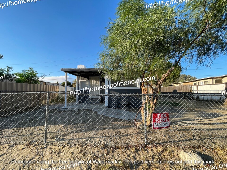 49346 Blanche Ave in Cabazon, CA - Foto de edificio