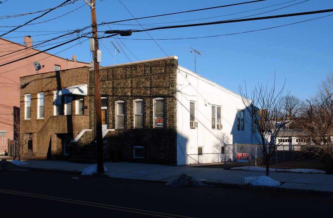 130 Heckel St in Belleville, NJ - Foto de edificio