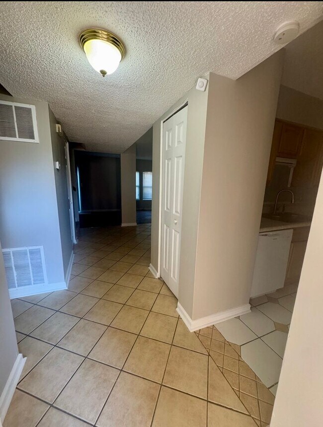 2041 Oak Park Ln in Decatur, GA - Building Photo - Building Photo