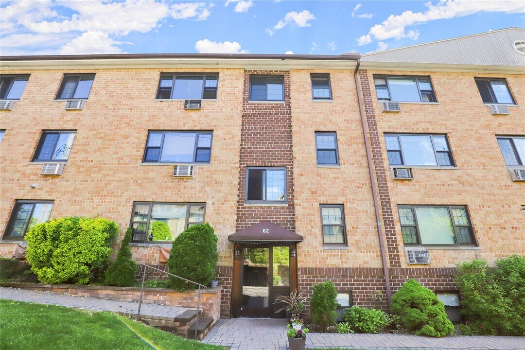 60 Crescent Pl in Tuckahoe, NY - Building Photo