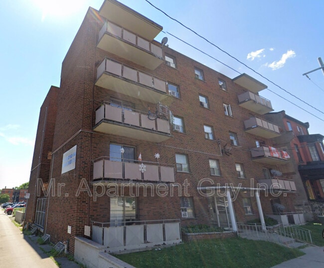 property at 37 Wellington St S