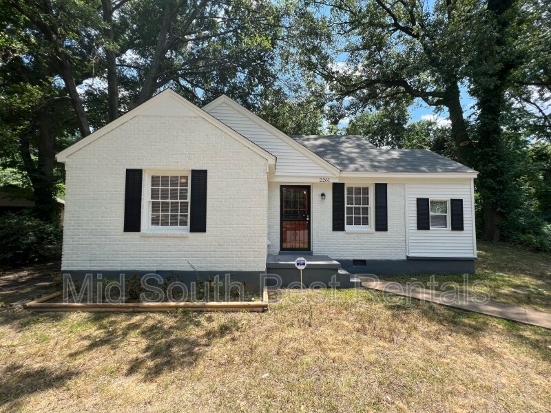 2261 Alameda Cove in Memphis, TN - Building Photo