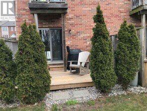 15 Chapman Ln in Hamilton, ON - Building Photo - Building Photo