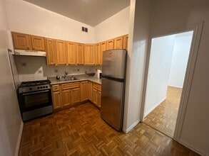 922 3rd Ave in New York, NY - Building Photo - Building Photo