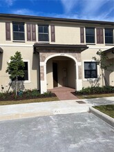 11437 W 34th Ct in Hialeah, FL - Foto de edificio - Building Photo