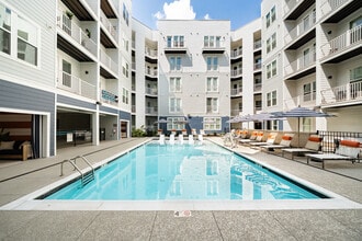 Apex Marathon Village in Nashville, TN - Foto de edificio - Building Photo