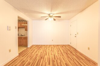 8 Northbrook Dr in Manchester, NH - Building Photo - Building Photo