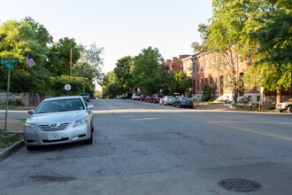 2401 S 12th St, Unit 203 in St. Louis, MO - Building Photo - Building Photo